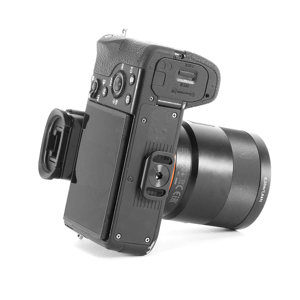 (image), Anchor mount installed at the bottom of the camera, PL-AN-1 (image), Anchor mount installed at the bottom of the camera, PL-AN-1